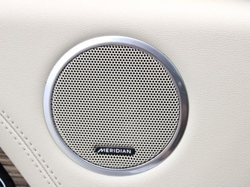 Used 2019 Land Rover Range Rover HSE image 24