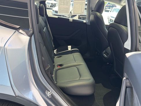 Used 2024 Tesla Model Y Long Range RWD image 12