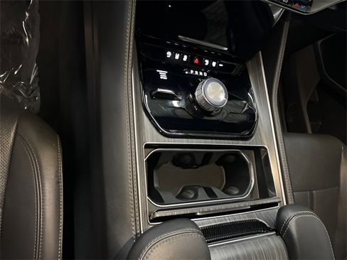 Used 2024 Jeep Wagoneer Series II w/ Flexible Seating Group image 15