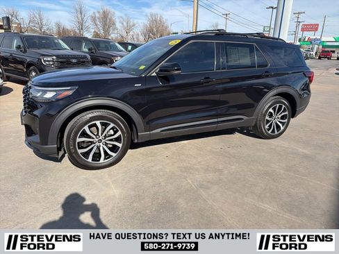 Used 2025 Ford Explorer ST-Line image 8