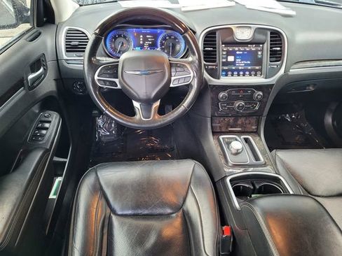 Used 2019 Chrysler 300 Limited RWD image 16