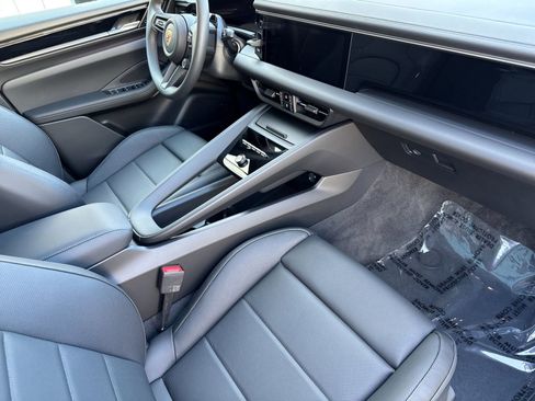 New 2026 Porsche Macan 4 Electric image 18