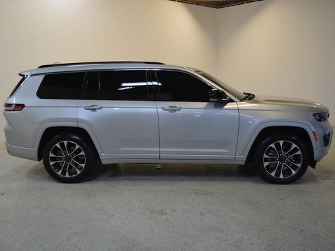 Used 2021 Jeep Grand Cherokee L Overland w/ Advanced Protech Group III image 2