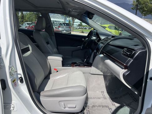 Used 2014 Toyota Camry XLE w/ Leather Package FWD image 4