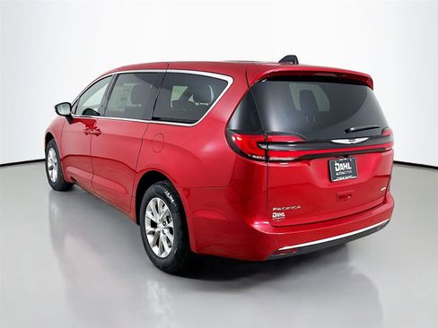 New 2026 Chrysler Pacifica Select image 5