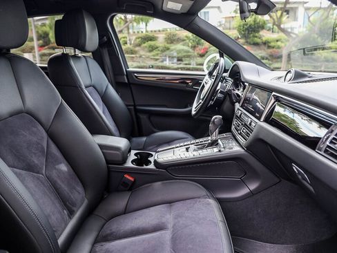 Used 2020 Porsche Macan AWD/4WD image 22