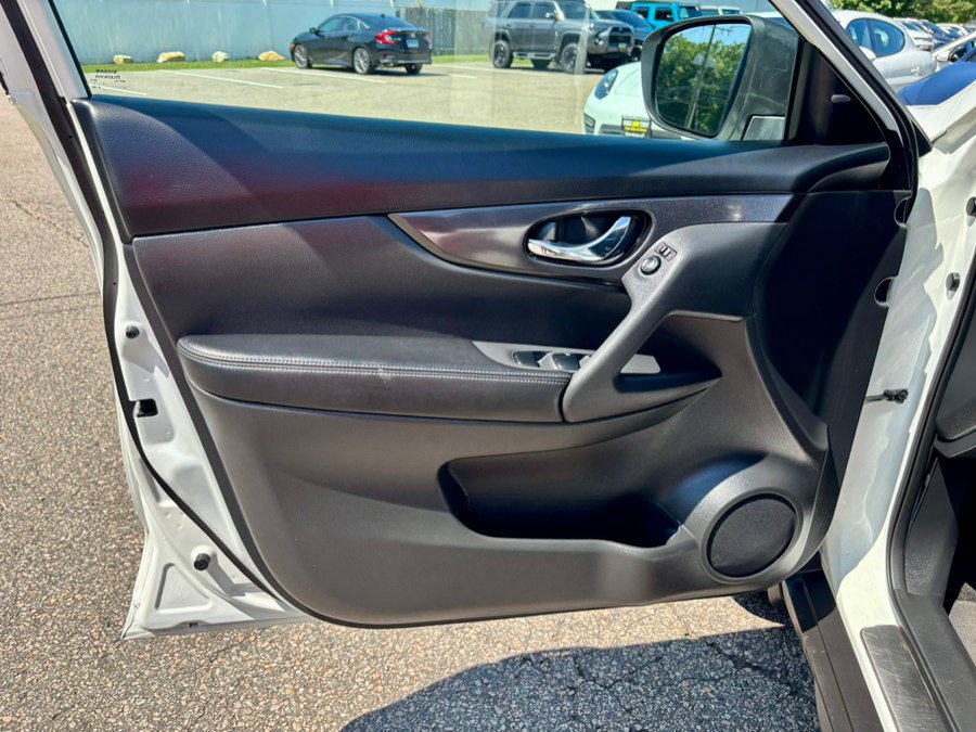 Used 2018 Nissan Rogue SV AWD/4WD image 9