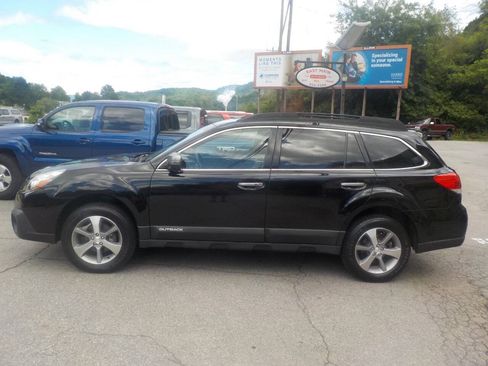 Used 2013 Subaru Outback 2.5i Limited AWD/4WD image 1