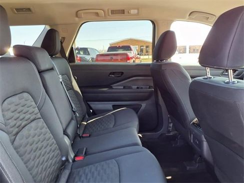 Used 2025 Nissan Pathfinder SV image 17