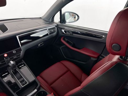 New 2026 Porsche Macan image 26