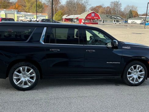 Certified 2022 Chevrolet Suburban High Country image 18