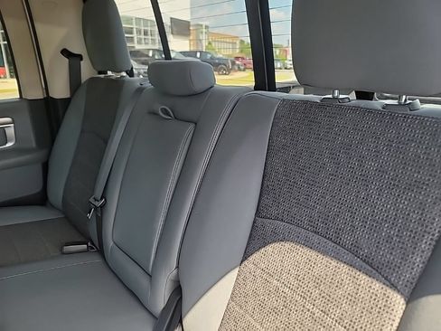 Used 2018 RAM 3500 SLT w/ Luxury Group RWD image 14