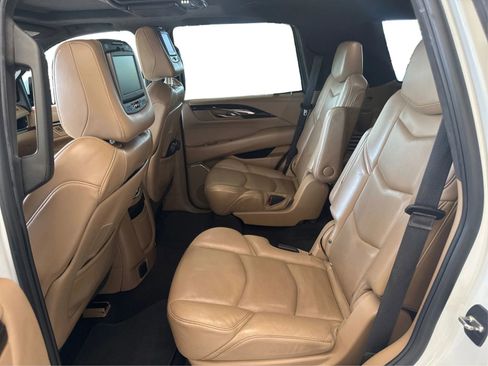 Used 2018 Cadillac Escalade Platinum AWD/4WD image 10
