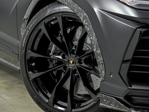 Used 2019 Lamborghini Urus AWD/4WD image 3