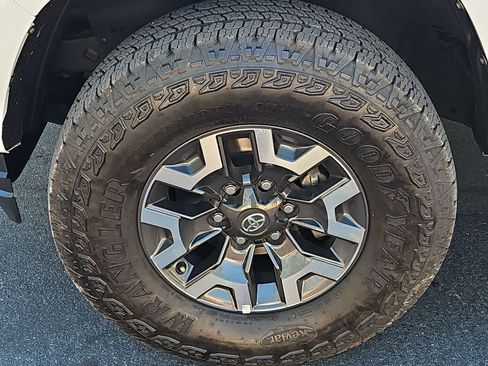 Used 2019 Toyota Tacoma SR5 RWD image 12