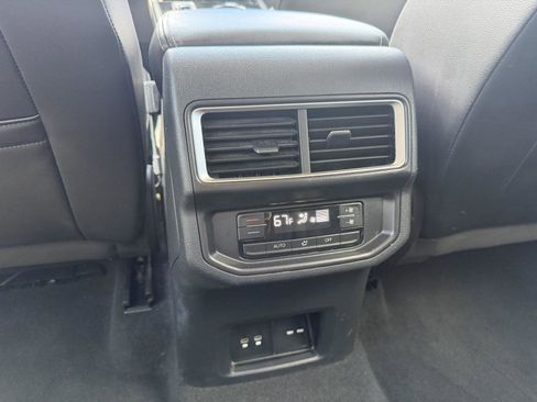 Used 2025 Volkswagen Atlas SE AWD/4WD image 9