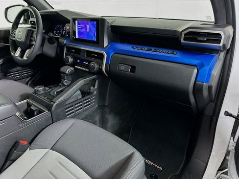 Certified 2025 Toyota Tacoma TRD Off-Road image 28