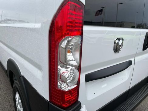 New 2024 RAM ProMaster 2500 w/ Quick Order Package 22G SLT image 10