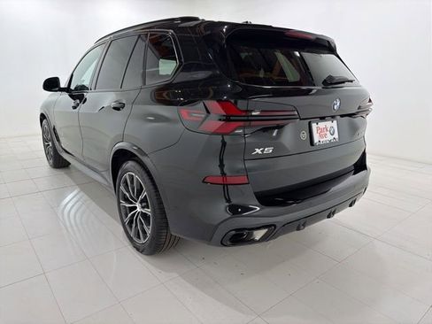 Used 2026 BMW X5 xDrive40i w/ M Sport Package AWD/4WD image 3