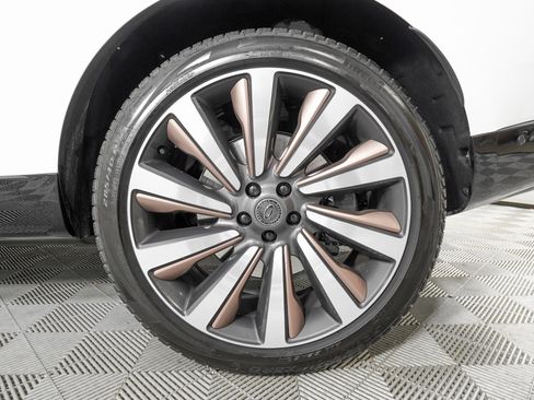 Used 2024 Land Rover Range Rover SV image 34