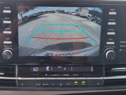 Used 2022 Toyota Sienna XLE FWD image 20