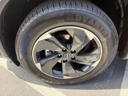 Used 2025 Nissan Rogue SV FWD image 32