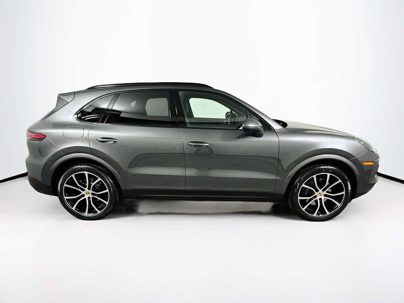 Used 2023 Porsche Cayenne AWD/4WD image 8