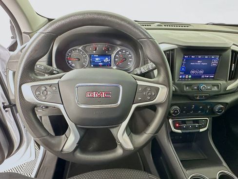 Used 2024 GMC Terrain SLE image 11