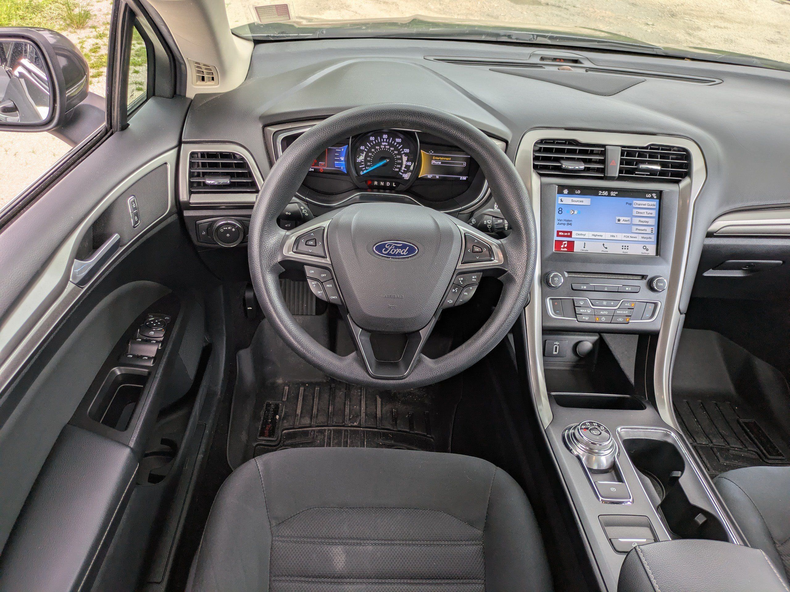Used 2017 Ford Fusion SE w/ Fusion SE Technology Package FWD image 14