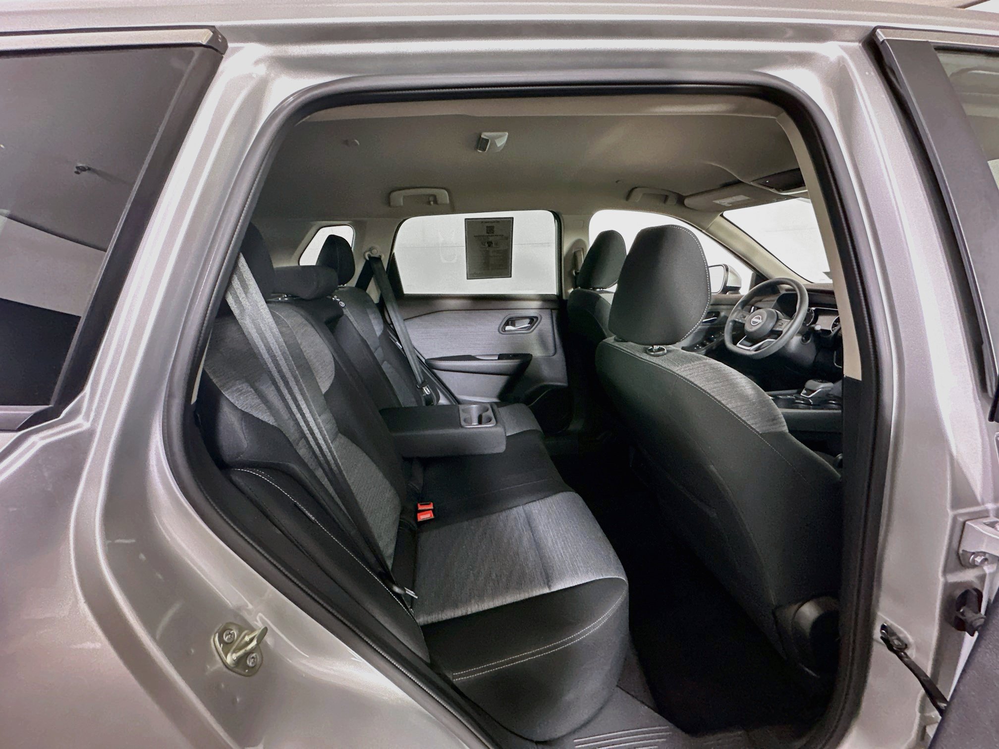 Used 2023 Nissan Rogue SV FWD image 29