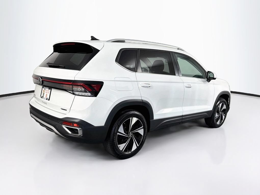 Used 2025 Volkswagen Taos SE AWD/4WD image 8