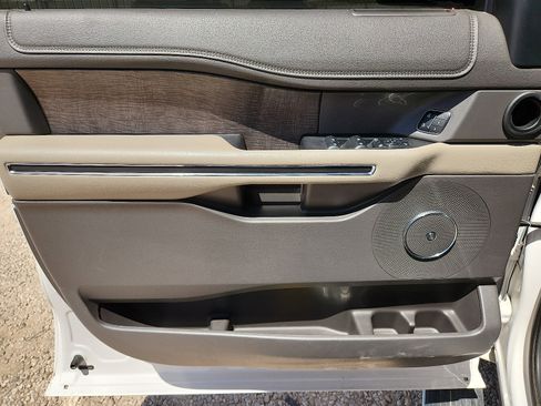 Used 2019 Ford Expedition Limited w/ Equipment Group 301A RWD image 11
