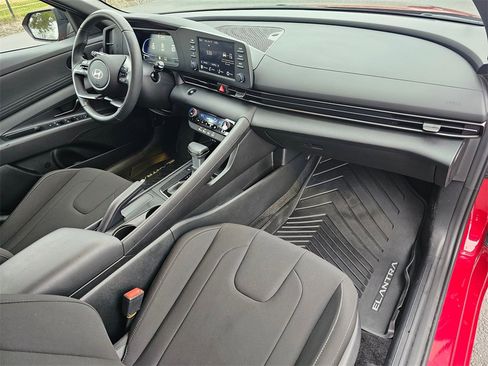Used 2025 Hyundai Elantra Sport image 11