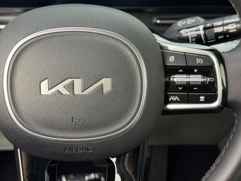 Used 2024 Kia Carnival SX Prestige image 23