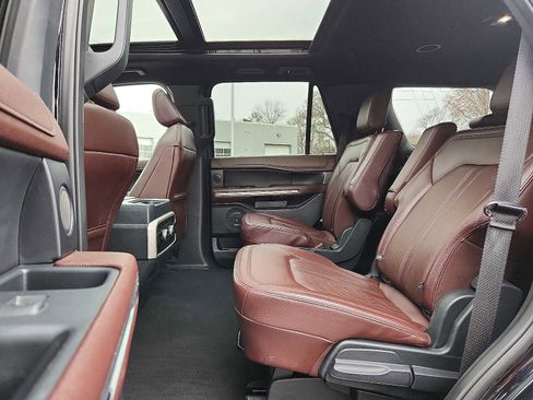 Used 2023 Ford Expedition Limited image 16