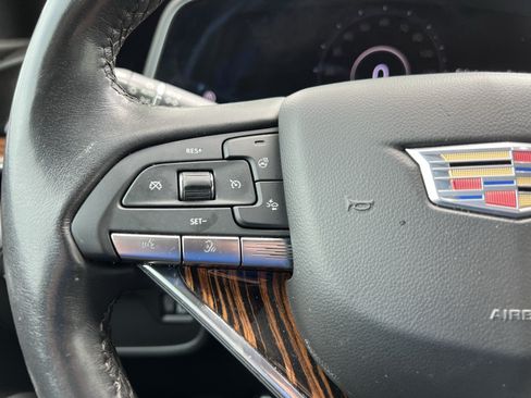 Used 2022 Cadillac Escalade Luxury w/ LPO, Illumination Package AWD/4WD image 19