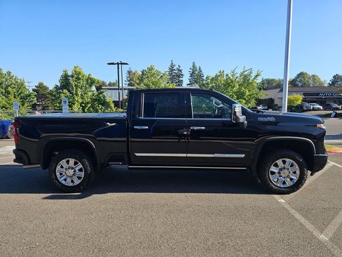 Used 2024 Chevrolet Silverado 2500 High Country w/ High Country Premium Package AWD/4WD image 6