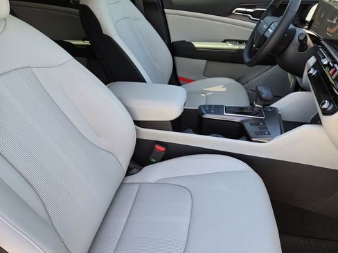 New 2026 Kia Sportage EX FWD image 11