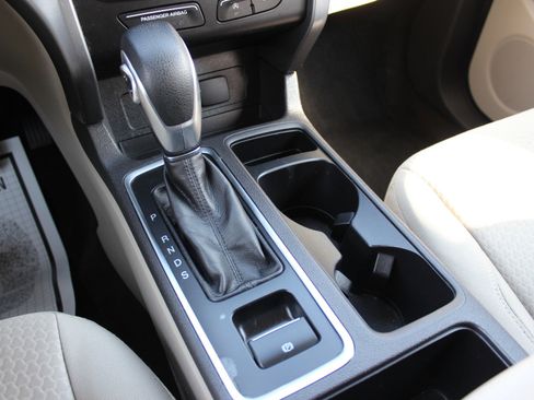 Used 2018 Ford Escape SE image 25