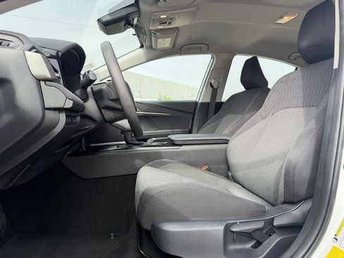 Used 2025 Toyota Camry LE FWD image 27