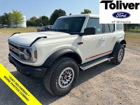 New 2026 Ford Bronco Outer Banks w/ Sasquatch Package AWD/4WD image 1