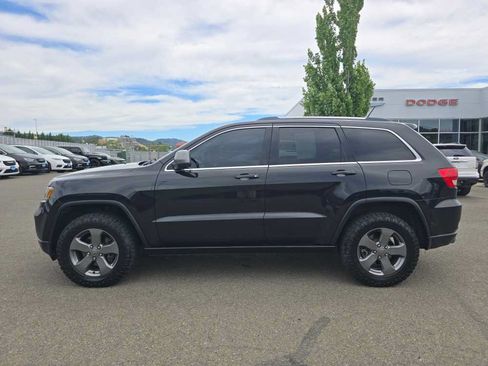 Used 2013 Jeep Grand Cherokee Trailhawk AWD/4WD image 2