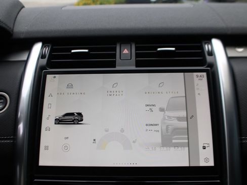 Certified 2024 Land Rover Discovery Dynamic SE image 17