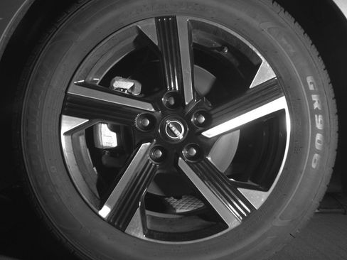 Used 2025 Nissan Sentra SV FWD image 12