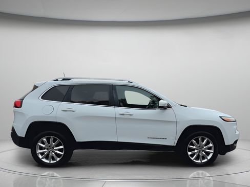 Used 2016 Jeep Cherokee Limited image 32