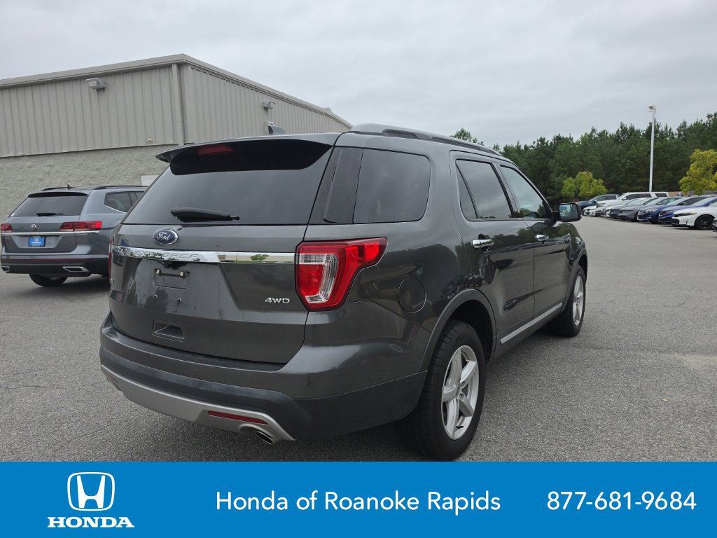 Used 2017 Ford Explorer XLT w/ Equipment Group 202A AWD/4WD image 5