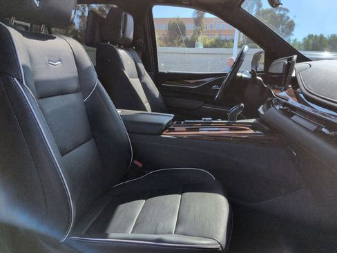 Used 2021 Cadillac Escalade Premium Luxury w/ Driver Assist Tech Package AWD/4WD image 21