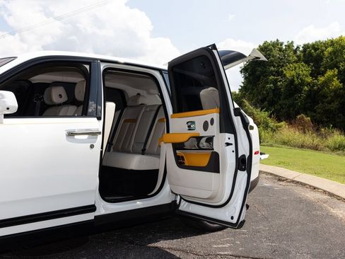 Certified 2022 Rolls-Royce Cullinan Black Badge w/ Dark Exterior Package AWD/4WD image 51