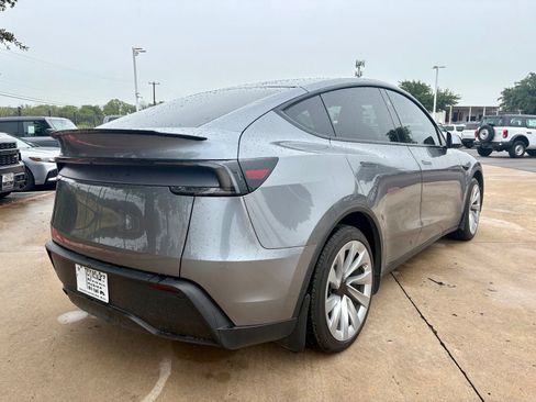 Used 2026 Tesla Model Y 2WD image 3