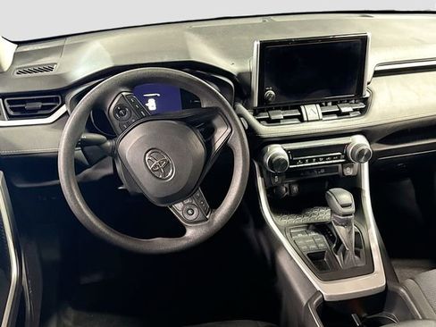 Used 2023 Toyota RAV4 LE AWD/4WD image 19